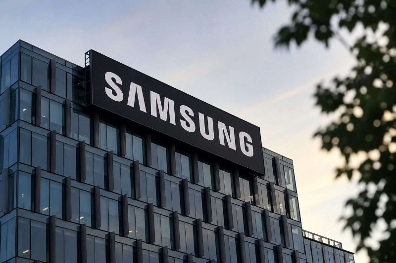 Samsung предупреждает о замедлении рынка смартфонов и памяти
Samsung предупреждает о замедлении рынка смартфонов и памяти