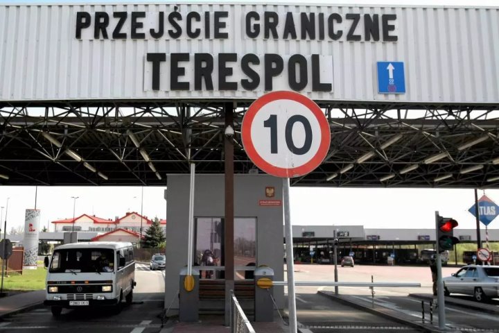 В Польше выявили фирму, поставлявшую люксовые автомобили в Россию через Беларусь В Польше выявили фирму, поставлявшую люксовые автомобили в Россию через Беларусь